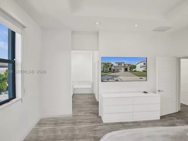 3-bedroom home for sale in Miami - 606 NE 191st Ter - MondialRealty