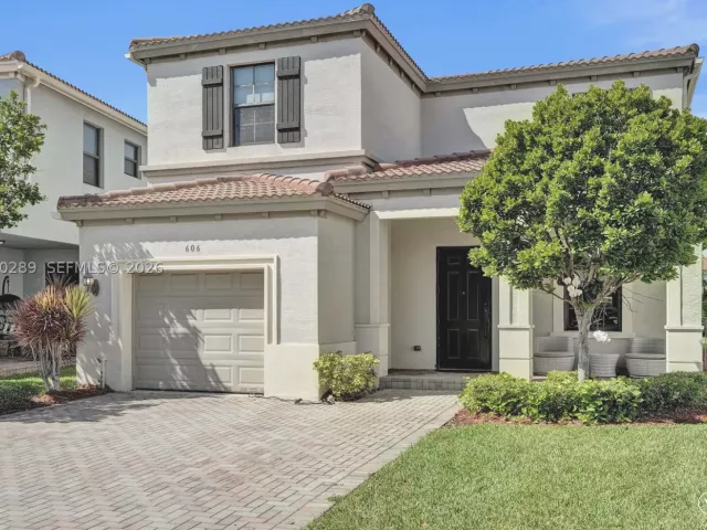3-bedroom home for sale in Miami - 606 NE 191st Ter - MondialRealty