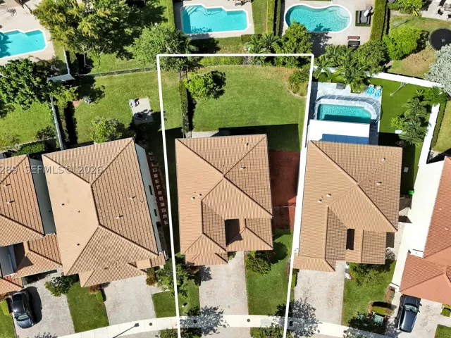 3-bedroom home for sale in Miami - 606 NE 191st Ter - MondialRealty