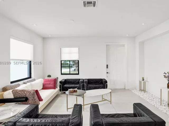 3-bedroom home for sale in Miami - 606 NE 191st Ter - MondialRealty