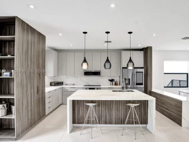3-bedroom home for sale in Miami - 606 NE 191st Ter - MondialRealty
