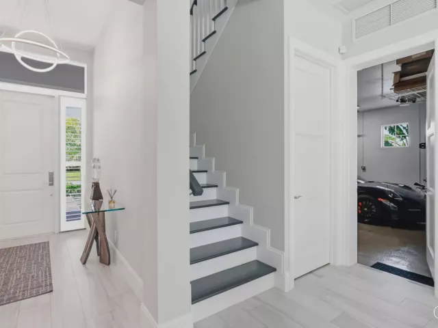 5-bedroom home for sale in Boca Raton - 464 NE 8TH Street - MondialRealty