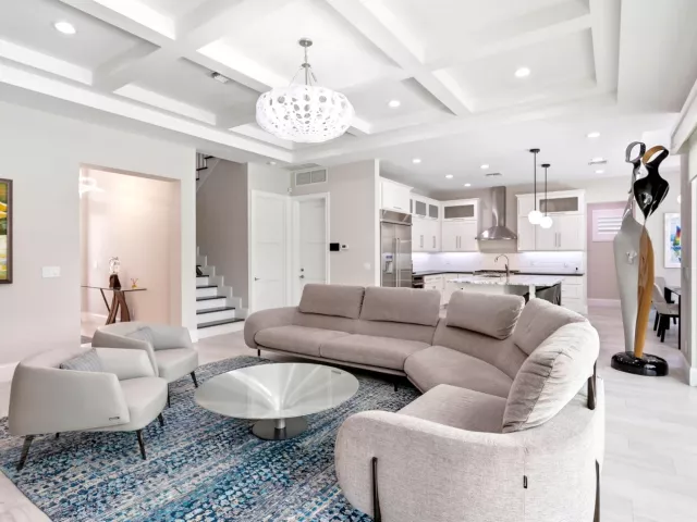 5-bedroom home for sale in Boca Raton - 464 NE 8TH Street - MondialRealty