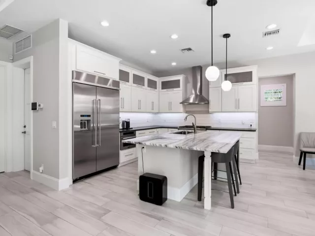 5-bedroom home for sale in Boca Raton - 464 NE 8TH Street - MondialRealty