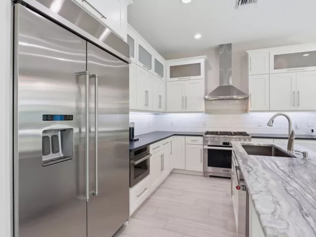 5-bedroom home for sale in Boca Raton - 464 NE 8TH Street - MondialRealty
