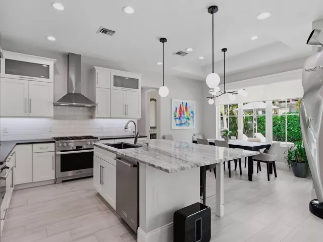 5-bedroom home for sale in Boca Raton - 464 NE 8TH Street - MondialRealty