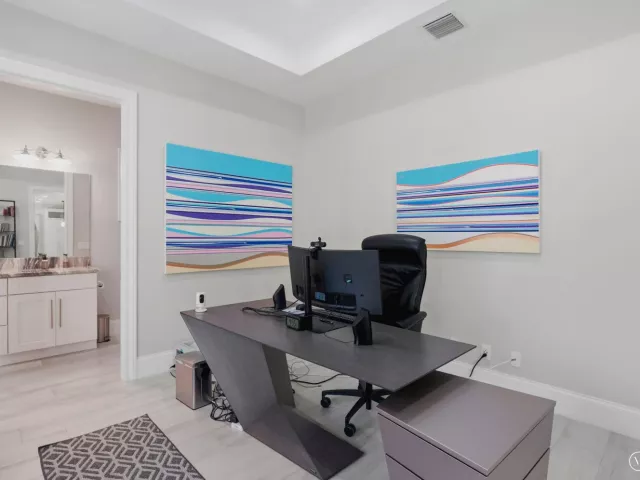 5-bedroom home for sale in Boca Raton - 464 NE 8TH Street - MondialRealty