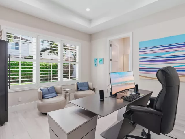 5-bedroom home for sale in Boca Raton - 464 NE 8TH Street - MondialRealty