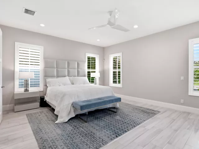 5-bedroom home for sale in Boca Raton - 464 NE 8TH Street - MondialRealty