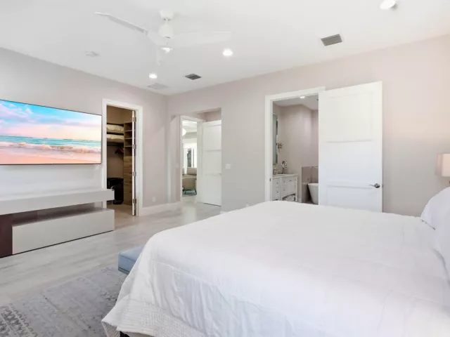 5-bedroom home for sale in Boca Raton - 464 NE 8TH Street - MondialRealty