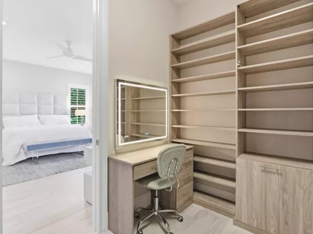 5-bedroom home for sale in Boca Raton - 464 NE 8TH Street - MondialRealty