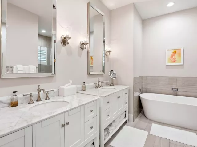 5-bedroom home for sale in Boca Raton - 464 NE 8TH Street - MondialRealty