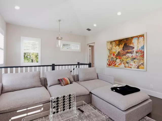 5-bedroom home for sale in Boca Raton - 464 NE 8TH Street - MondialRealty