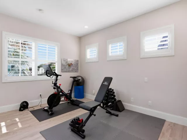5-bedroom home for sale in Boca Raton - 464 NE 8TH Street - MondialRealty