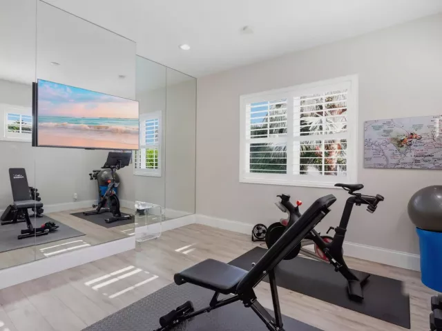 5-bedroom home for sale in Boca Raton - 464 NE 8TH Street - MondialRealty
