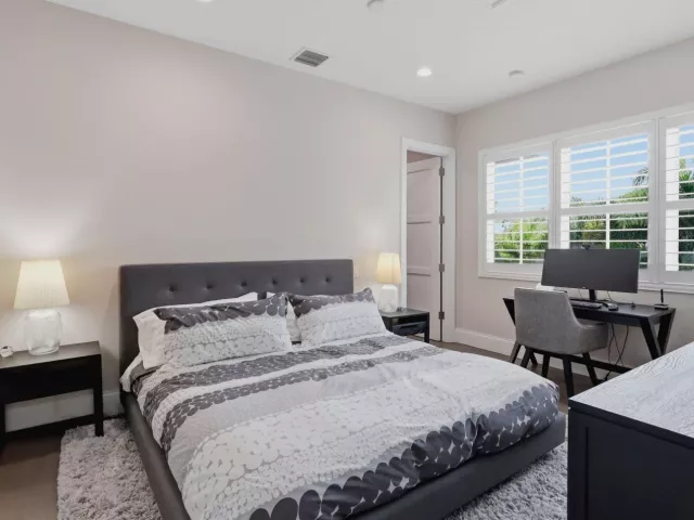 5-bedroom home for sale in Boca Raton - 464 NE 8TH Street - MondialRealty