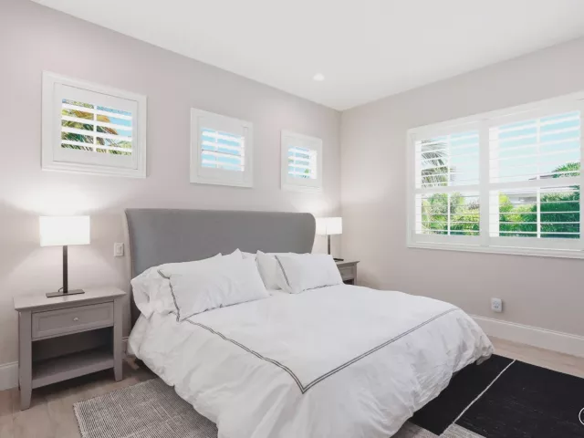 5-bedroom home for sale in Boca Raton - 464 NE 8TH Street - MondialRealty