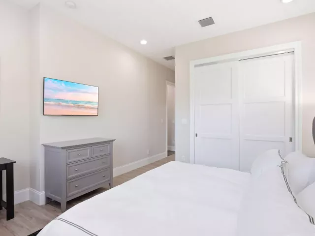 5-bedroom home for sale in Boca Raton - 464 NE 8TH Street - MondialRealty