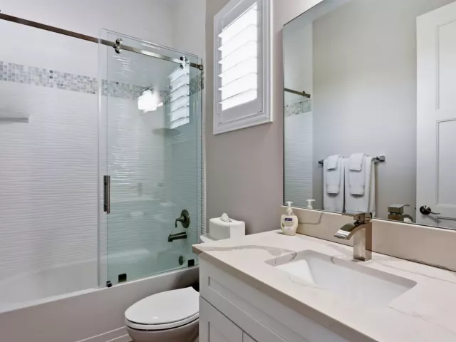 5-bedroom home for sale in Boca Raton - 464 NE 8TH Street - MondialRealty