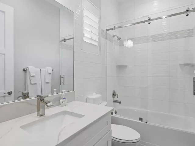 5-bedroom home for sale in Boca Raton - 464 NE 8TH Street - MondialRealty