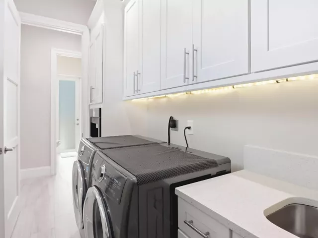 5-bedroom home for sale in Boca Raton - 464 NE 8TH Street - MondialRealty