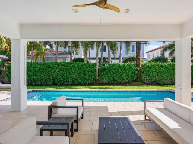 5-bedroom home for sale in Boca Raton - 464 NE 8TH Street - MondialRealty