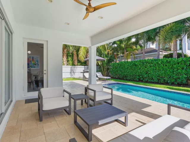 5-bedroom home for sale in Boca Raton - 464 NE 8TH Street - MondialRealty