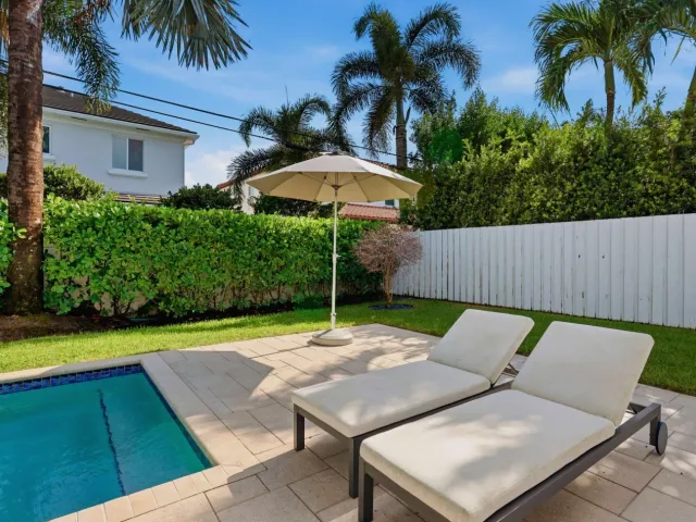 5-bedroom home for sale in Boca Raton - 464 NE 8TH Street - MondialRealty