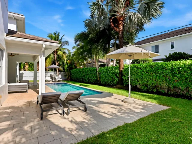 5-bedroom home for sale in Boca Raton - 464 NE 8TH Street - MondialRealty