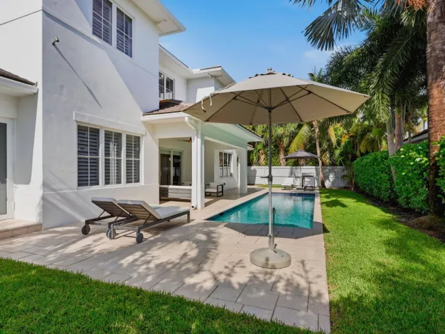 5-bedroom home for sale in Boca Raton - 464 NE 8TH Street - MondialRealty