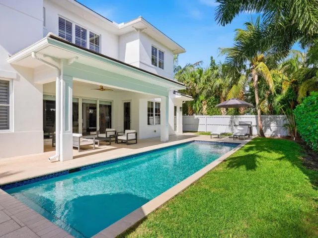 5-bedroom home for sale in Boca Raton - 464 NE 8TH Street - MondialRealty