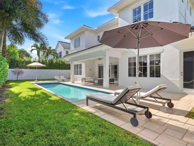 5-bedroom home for sale in Boca Raton - 464 NE 8TH Street - MondialRealty