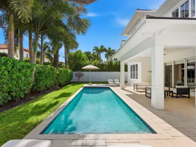 5-bedroom home for sale in Boca Raton - 464 NE 8TH Street - MondialRealty