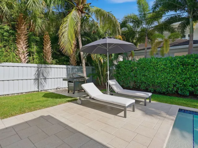 5-bedroom home for sale in Boca Raton - 464 NE 8TH Street - MondialRealty
