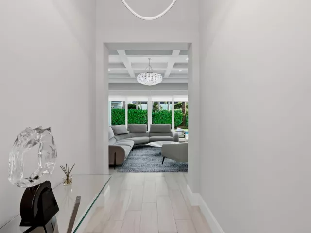 5-bedroom home for sale in Boca Raton - 464 NE 8TH Street - MondialRealty