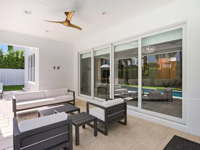 5-bedroom home for sale in Boca Raton - 464 NE 8TH Street - MondialRealty