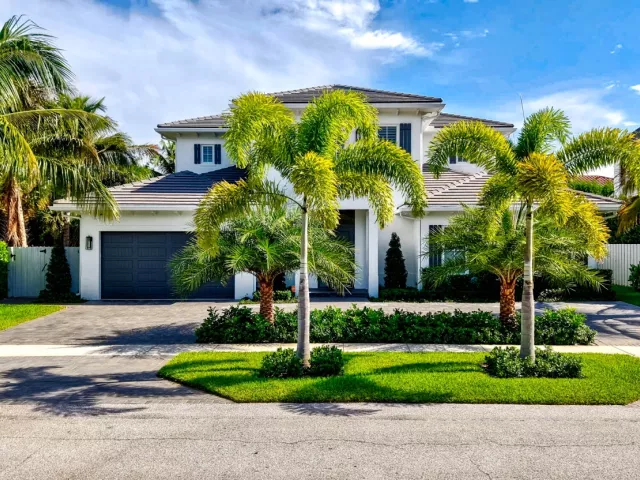 5-bedroom home for sale in Boca Raton - 464 NE 8TH Street - MondialRealty