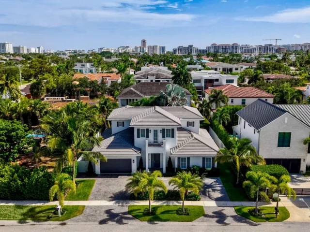 5-bedroom home for sale in Boca Raton - 464 NE 8TH Street - MondialRealty