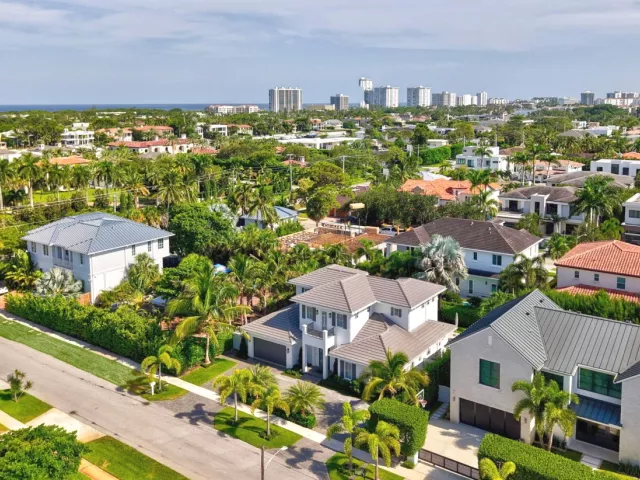 5-bedroom home for sale in Boca Raton - 464 NE 8TH Street - MondialRealty