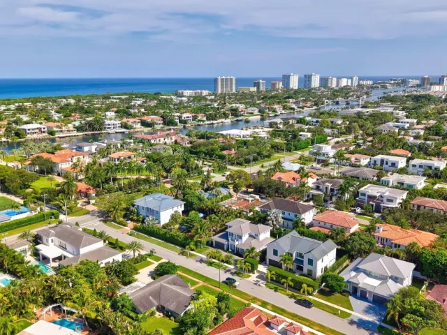 5-bedroom home for sale in Boca Raton - 464 NE 8TH Street - MondialRealty