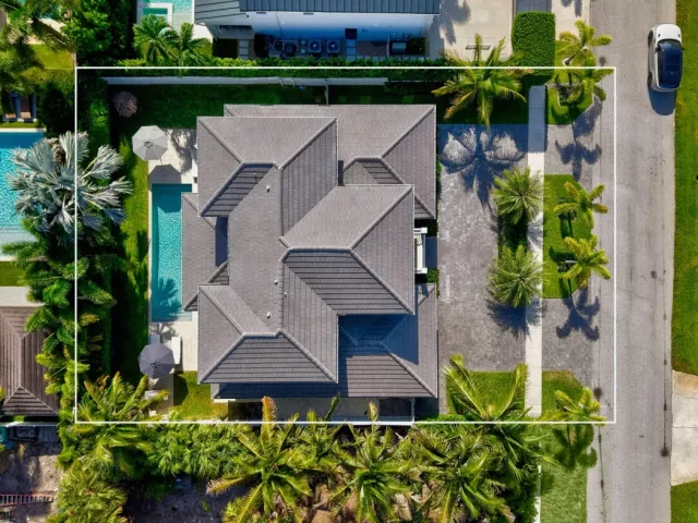5-bedroom home for sale in Boca Raton - 464 NE 8TH Street - MondialRealty