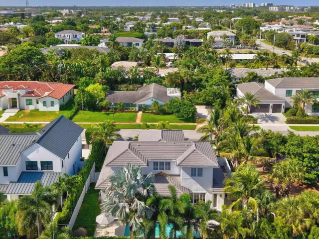5-bedroom home for sale in Boca Raton - 464 NE 8TH Street - MondialRealty