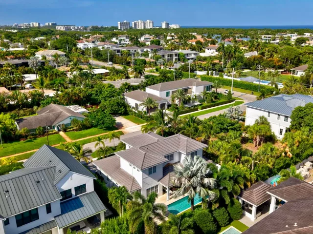 5-bedroom home for sale in Boca Raton - 464 NE 8TH Street - MondialRealty