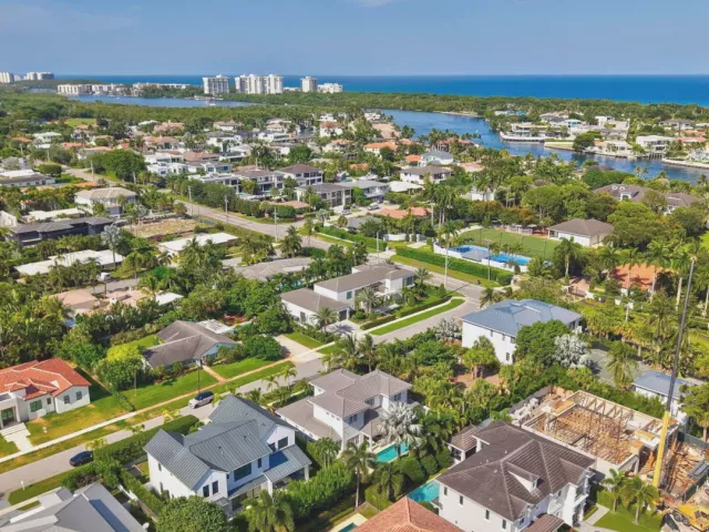 5-bedroom home for sale in Boca Raton - 464 NE 8TH Street - MondialRealty