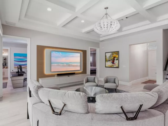 5-bedroom home for sale in Boca Raton - 464 NE 8TH Street - MondialRealty