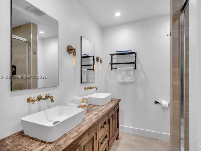 3-bedroom home for rent in Hollywood - 821 Harrison St 821 - MondialRealty