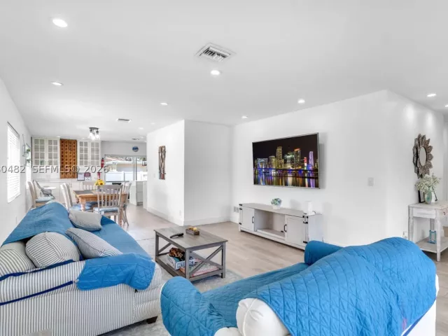3-bedroom home for rent in Hollywood - 821 Harrison St 821 - MondialRealty