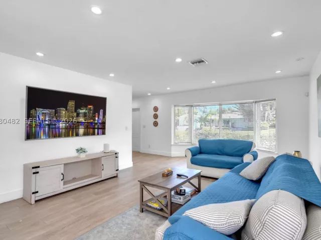 3-bedroom home for rent in Hollywood - 821 Harrison St 821 - MondialRealty