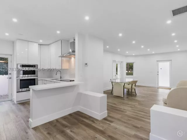 3-bedroom home for rent in Surfside - 8934 Harding Ave N/A - MondialRealty