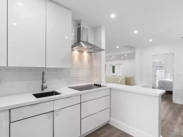 3-bedroom home for rent in Surfside - 8934 Harding Ave N/A - MondialRealty